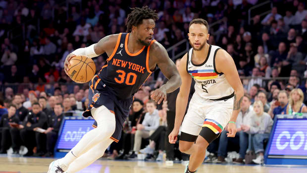 New York Knicks forward Julius Randle dribbles past Minnesota Timberwolves forward Kyle Anderson.